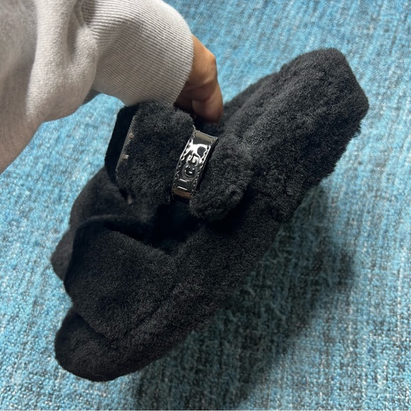 UGG Fuzz Yeah Slide Slippers Sheepskin Upper in Black - Picture 4 of 9